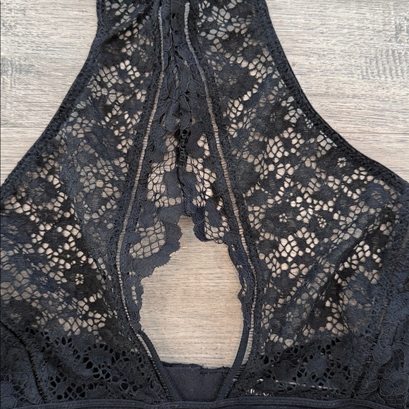 Victoria’s Secret Large Sexy High Neck Keyhole Bralette - Picture 3 of 7